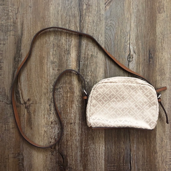 Tommy Hilfiger Crossbody - Picture 3 of 5